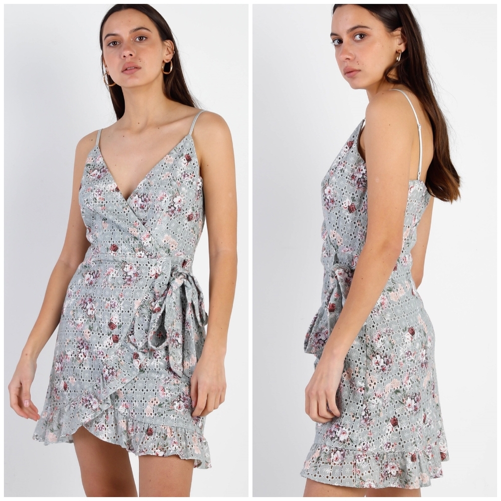SAGE Vintage Chic Eyelet Surplice Fsux Wrap Short Dress - Picture 6 of 6